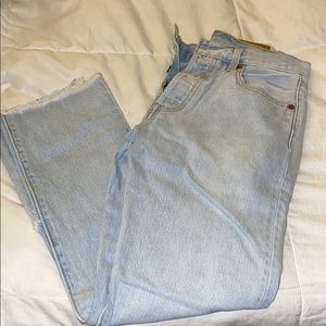 NEVER WORN Levi’s original high rise straight leg